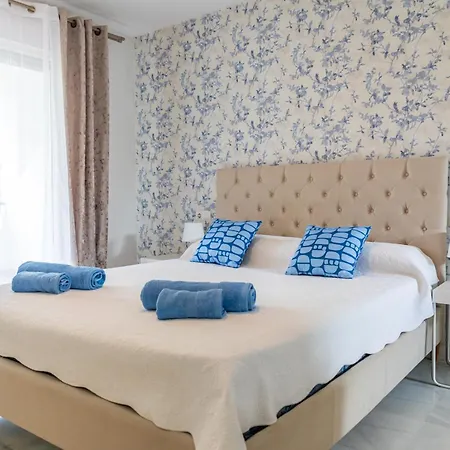 Ab Properties: Design House - Golden Mile Retreat *